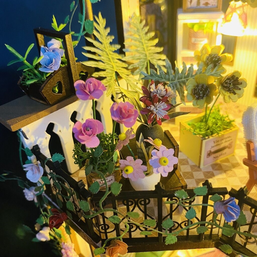 2Kids Toys - Miniatura da casinha Darcyin casa das flores 2xAAA