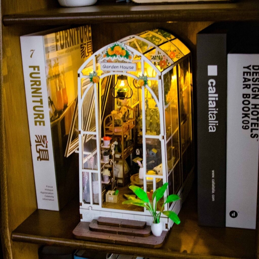 2Kids Toys - Miniatura de Casa Jardim 2xAAA