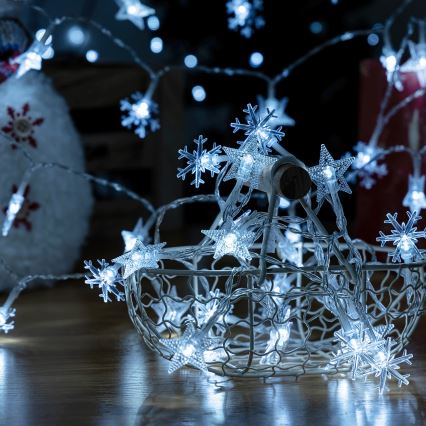 Aigostar - LED cordão de luzes de Natal para exterior 25xLED/8 funções 3xAA 2,5 m IP44 branco frio