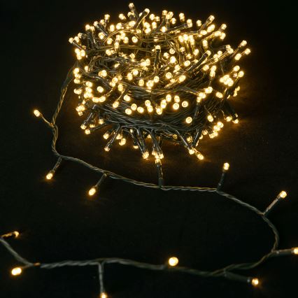 Aigostar - Cordão de Natal LED para exterior 400 LEDs/8 funções 4xAA 20,3 m IP44 branco quente