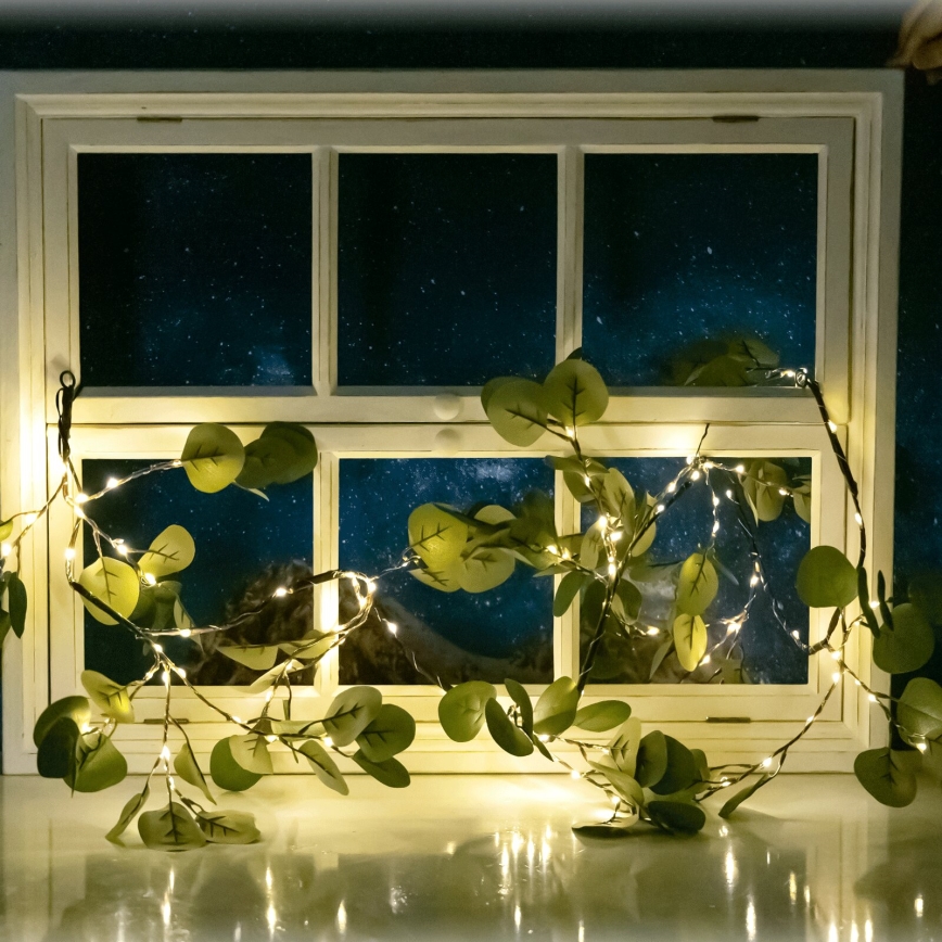 Aigostar - Fio de luz solar LED 110xLED/4m IP65 300 mAh branco quente eucalipto