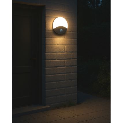 Aplique de parede exterior com LED e sensor de movimento, 18W/230V, IP44, branco
