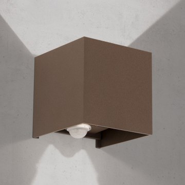 Aplique de parede exterior com sensor de movimento e de crepúsculo CUBE-S LED/13W/230V IP54 castanho