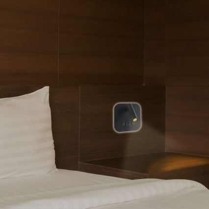 Aplique de parede LED com foco e porta USB LED/8W/230V 3000K preto