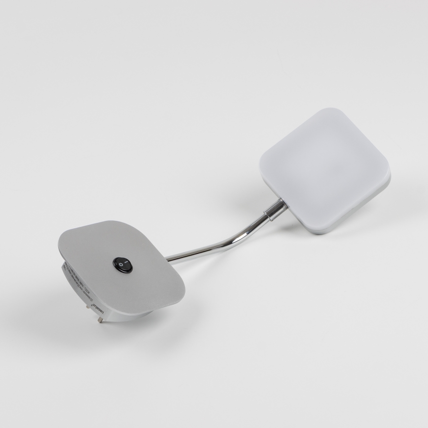 Aplique de parede LED para tomada LED/3,2W/230V com acabamento cromado brilhante