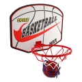 Aro de basquetebol com bola