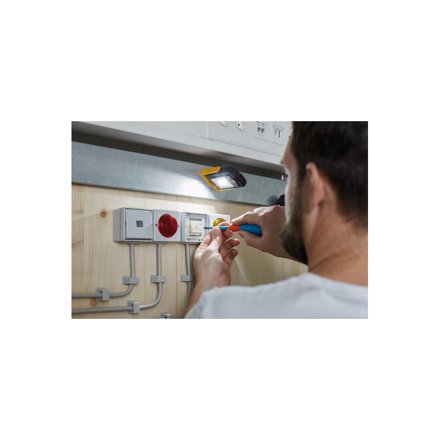 Brennenstuhl - Lanterna de trabalho LED LED/3xAAA laranja