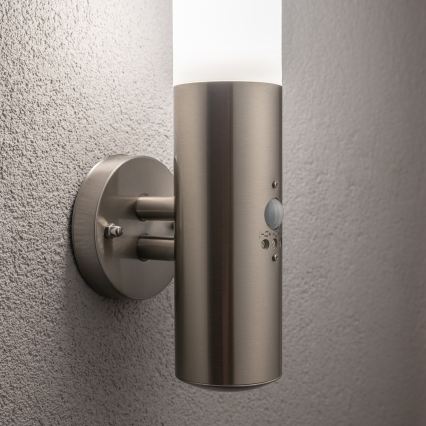 BRILAGI - Aplique de parede exterior com sensor ELIA 1xE27/20W/230V IP44 cromado fosco