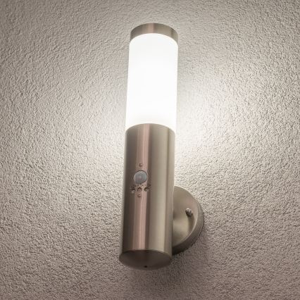 BRILAGI - Aplique de parede exterior com sensor ELIA 1xE27/20W/230V IP44 cromado fosco