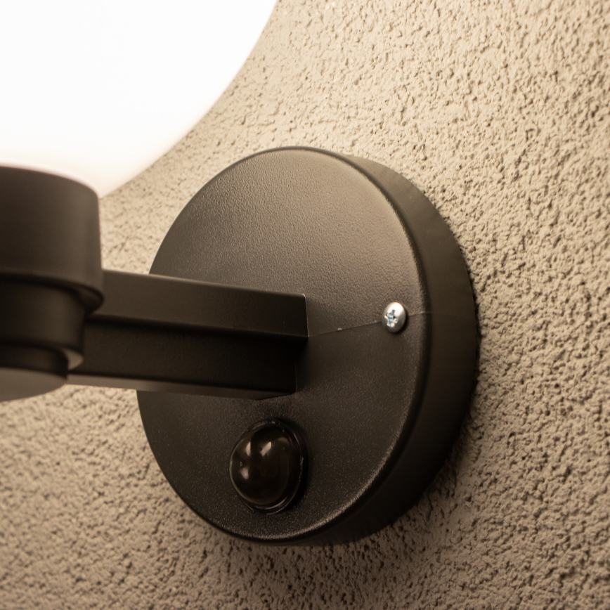BRILAGI - Aplique de parede exterior com sensor de movimento HARBOR 1xE27/40W/230V IP33 preto/branco