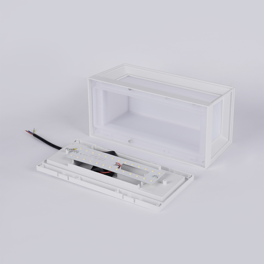 Brilagi - Aplique de parede LED para exterior PARKER LED/12W/230V 3000/4500/6000K branco IP44