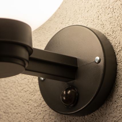 BRILAGI - Aplique de parede exterior com sensor de movimento HARBOR 1xE27/40W/230V IP33 antracite/branco