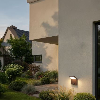 Brilagi - Luminária de parede LED para exterior com sensor RIANO LED/8W/230V castanha IP65