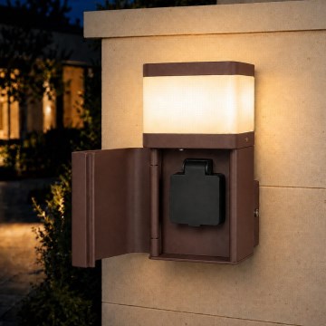 BRILAGI - Candeeiro de parede para exterior com tomada SCHUKO PILLAR 1xG9/11W/230V IP44 castanho