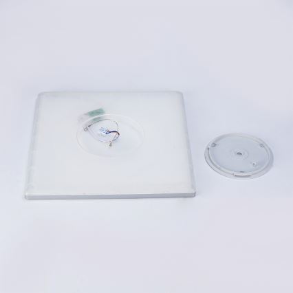 Brilagi - Candeeiro de tecto para casa de banho ULTRA FINO LED/24W/230V 42x42 cm prateado IP54