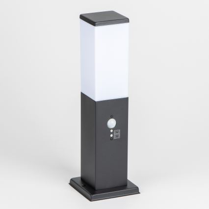 Brilagi - Lâmpada exterior com sensor NOVA 1xE27/15W/230V 40 cm IP44 preta