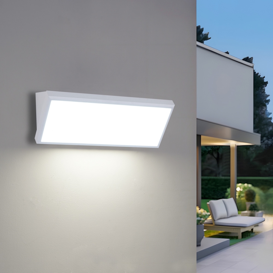 Brilagi - Luminária de parede exterior LED TRIANGLE LED/42W/230V 45 cm branca IP65