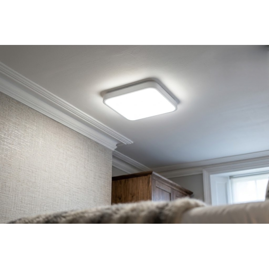 BRILAGI - Luminária de tecto LED para casa de banho com sensor ZENNA LED/24W/230V 34,5x34,5 cm IP44 branca + comando à distância