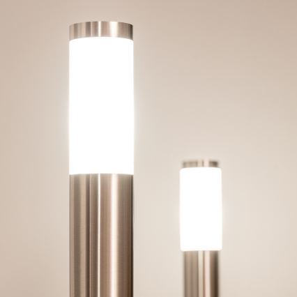 BRILAGI - Candeeiro LED exterior regulável com tomada ELIA 1xE27/6W/230V 2700-6500K IP44 Wi-Fi 50 cm cromo fosco