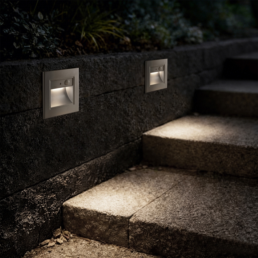 Brilagi - Luminária LED para escadas com sensor STEP LIGHT LED/1,5W/230V IP44 prateada