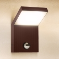 Brilagi - Luminária de parede LED para exterior com sensor RIANO LED/8W/230V castanha IP65