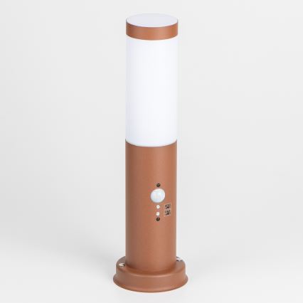 Brilagi - Luminária exterior com sensor de movimento NOVA 1xE27/15W/230V 40 cm IP44 castanha