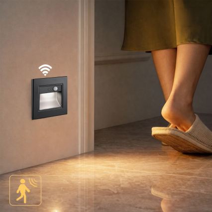 Brilagi - Luminária para escada LED com sensor STEP LIGHT LED/1,5W/230V IP44 preta