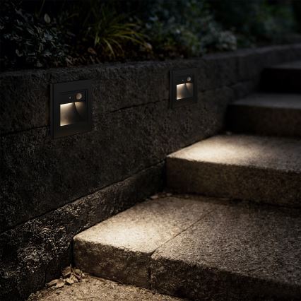 Brilagi - Luminária para escada LED com sensor STEP LIGHT LED/1,5W/230V IP44 preta