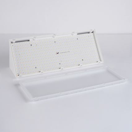 Brilagi - Aplique de parede LED para exterior com sensor TRIANGLE LED/42W/230V 45 cm branco IP65