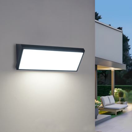 Brilagi - Aplique de parede LED para exterior com sensor TRIANGLE LED/42W/230V 45 cm preto IP65