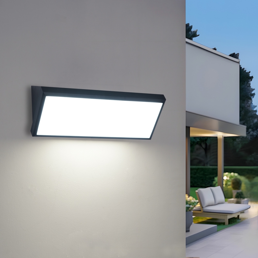 Brilagi - Aplique de parede LED para exterior com sensor TRIANGLE LED/42W/230V 45 cm preto IP65