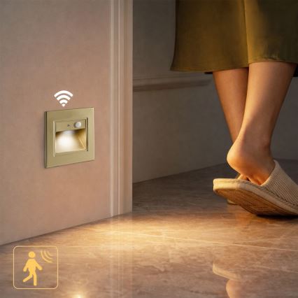 Brilagi - Luminária de escada LED com sensor STEP LIGHT LED/1,5W/230V IP44 dourada