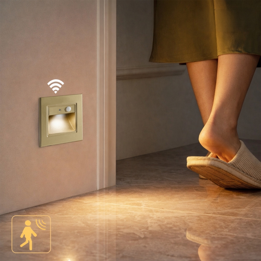 Brilagi - Luminária de escada LED com sensor STEP LIGHT LED/1,5W/230V IP44 dourada