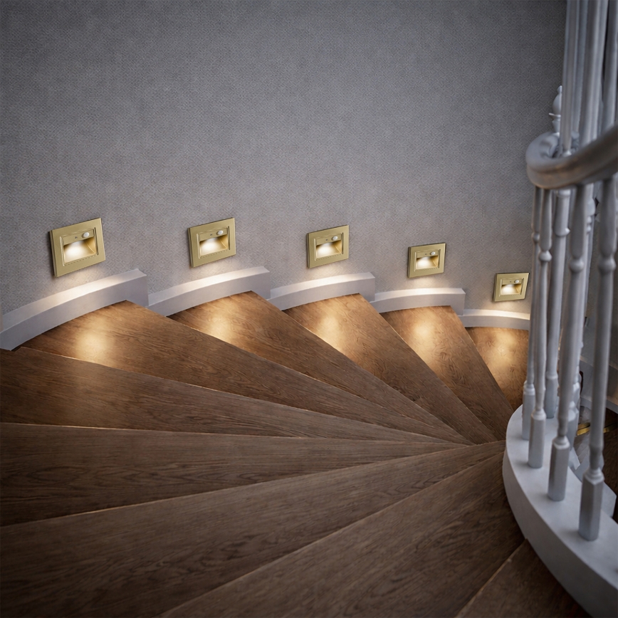 Brilagi - Luminária de escada LED com sensor STEP LIGHT LED/1,5W/230V IP44 dourada