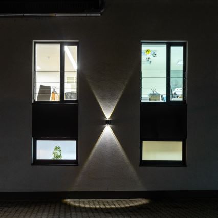 Brilagi - Luminária de parede solar LED PYRAMID LED/2W/3,2V 1300 mAh IP54