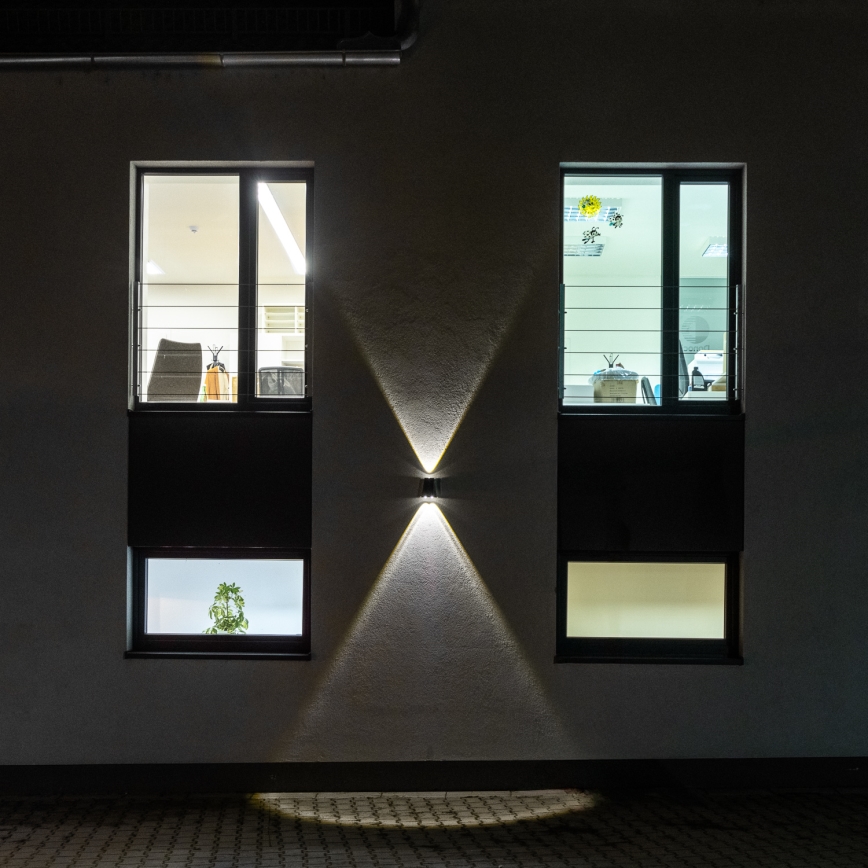 Brilagi - Luminária de parede solar LED PYRAMID LED/2W/3,2V 1300 mAh IP54