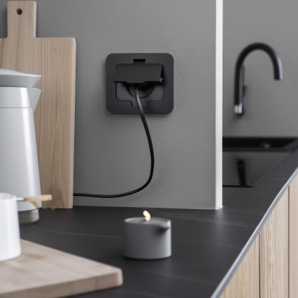 Brilagi - Tomada de piso embutida para exterior IP55 preta retangular