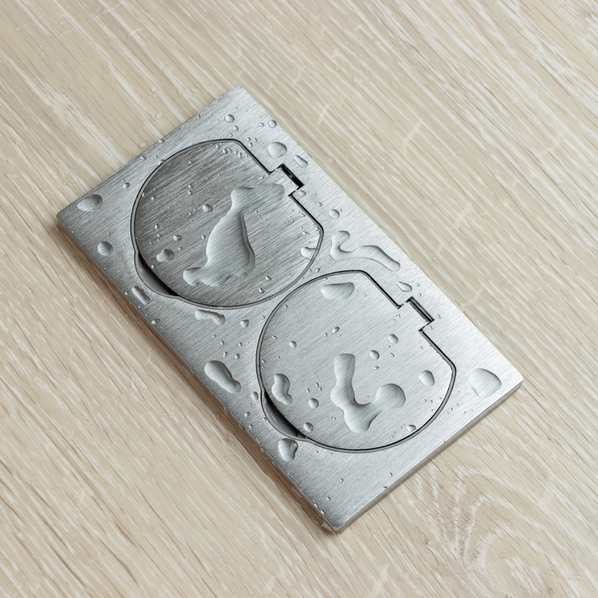 Brilagi - Tomada dupla de chão encastrada para exterior IP55 prateada retangular