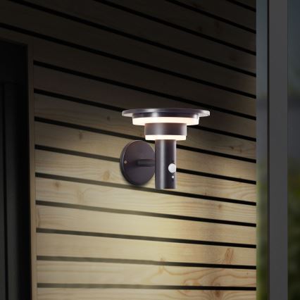 Brilliant - Luminária de parede solar LED com sensor GARVINA LED/3W/3,7V 2000 mAh IP44 preta