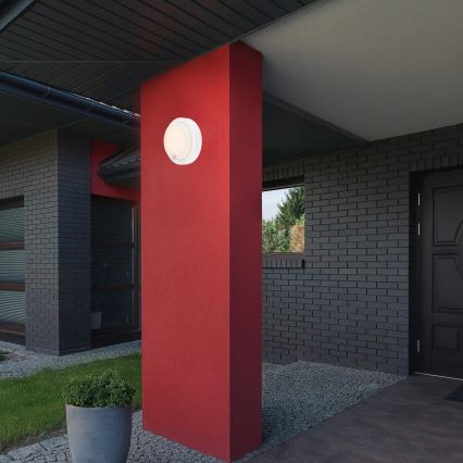 Brilo - Aplique de parede LED recarregável para exterior com sensor LED/4W/5V 4400 mAh IP44 branco