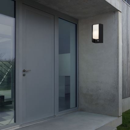 Briloner 3017-015 - Iluminação de parede exterior com sensor BOKS 1xE27/12W/230V IP44