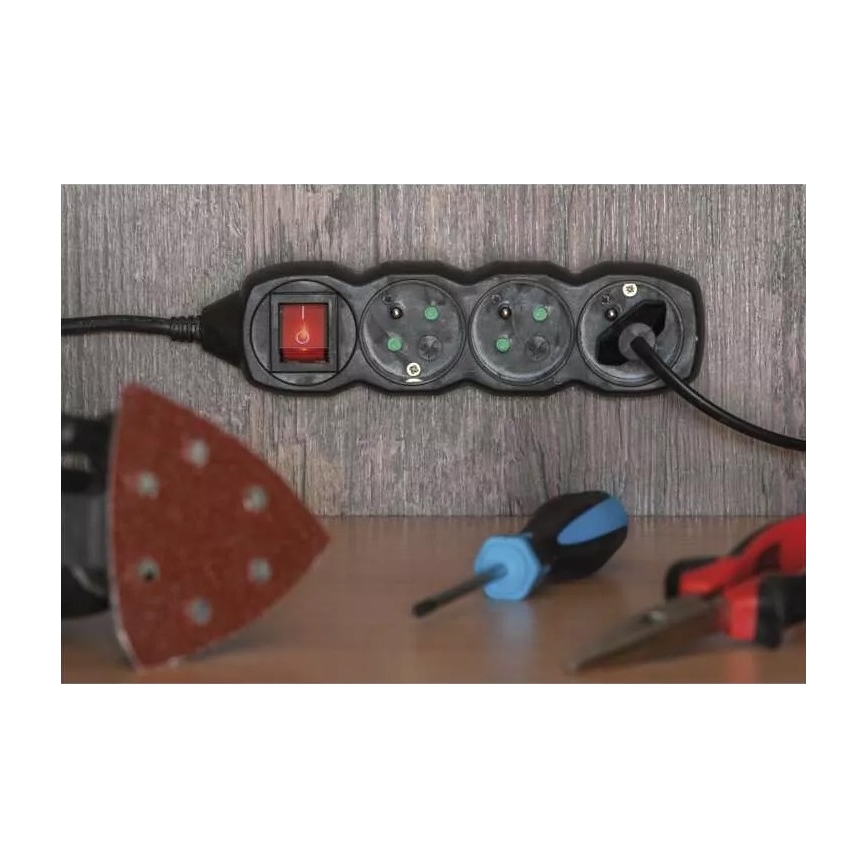 Extensão com interruptor 4 tomadas 3m preta