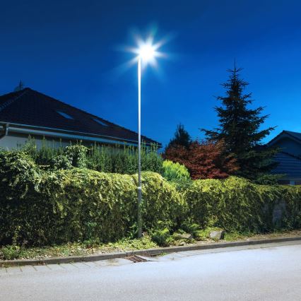 Candeeiro de rua solar LED regulável com sensor de movimento e anoitecer KERS LED/300W/3,2V 6500K 8000 mAh IP65 cinzento + comando
