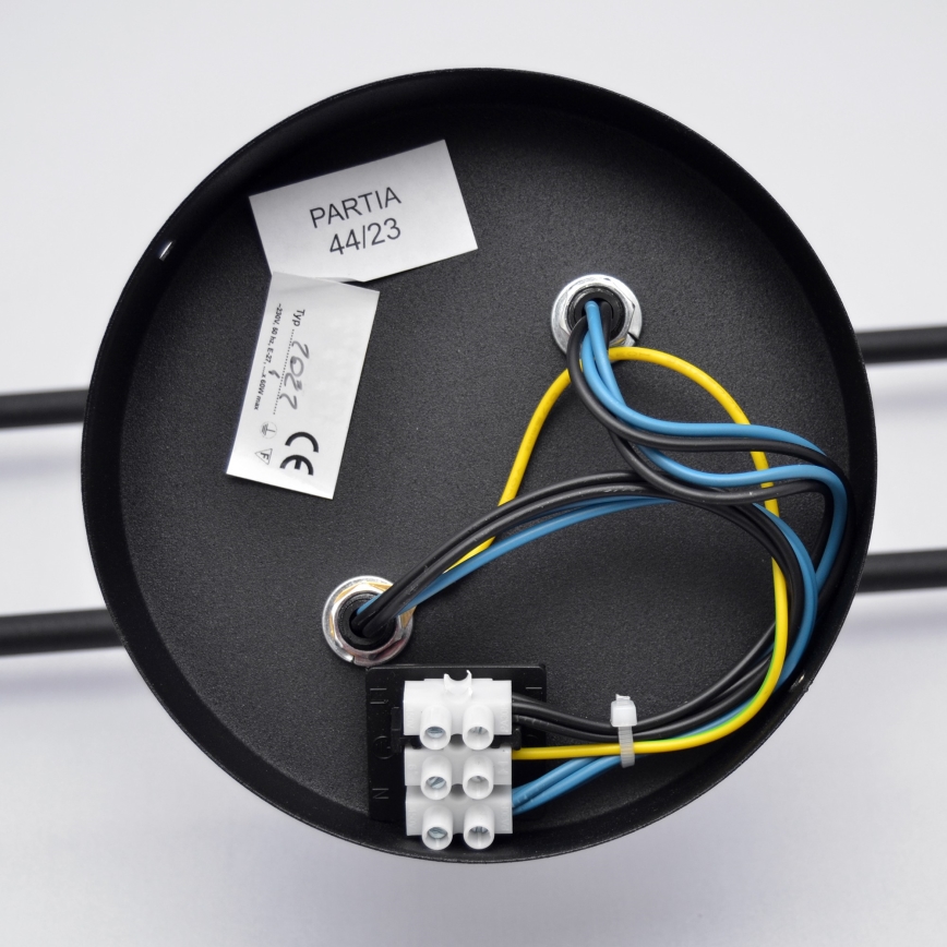 Candelabro integrado LED CAMBRIDGE 4xE27/8W/230V preto