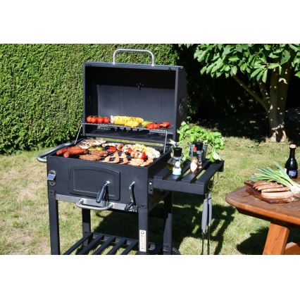 Churrasqueira a carvão preto