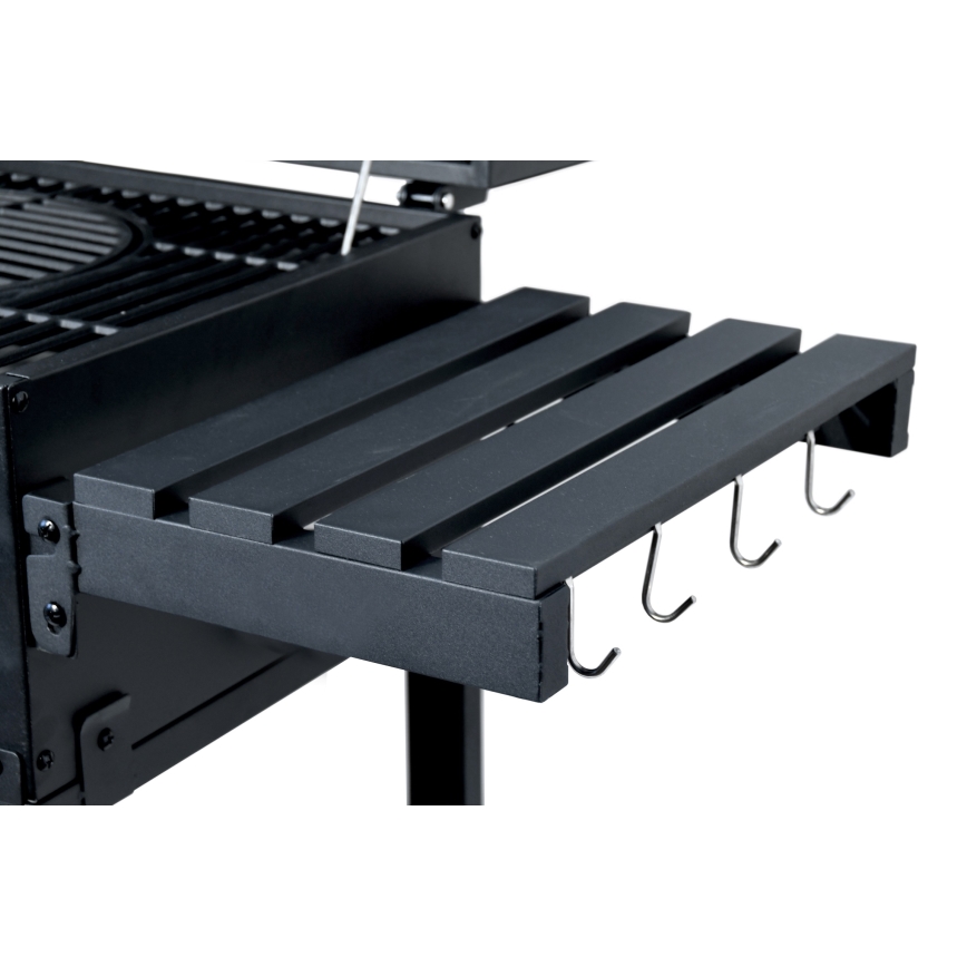 Churrasqueira a carvão preto