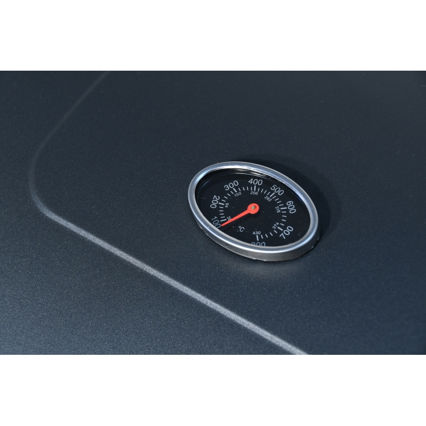 Churrasqueira a carvão preto