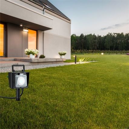 Coluna de jardim exterior com tomadas IP44 + interruptor de tempo, cabo de borracha 1,5 m