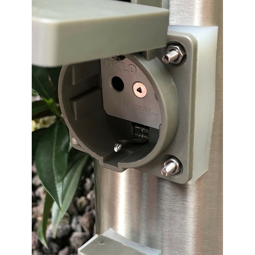 Coluna exterior com tomada SYDNEY 4Z SCHUKO 230V IP44