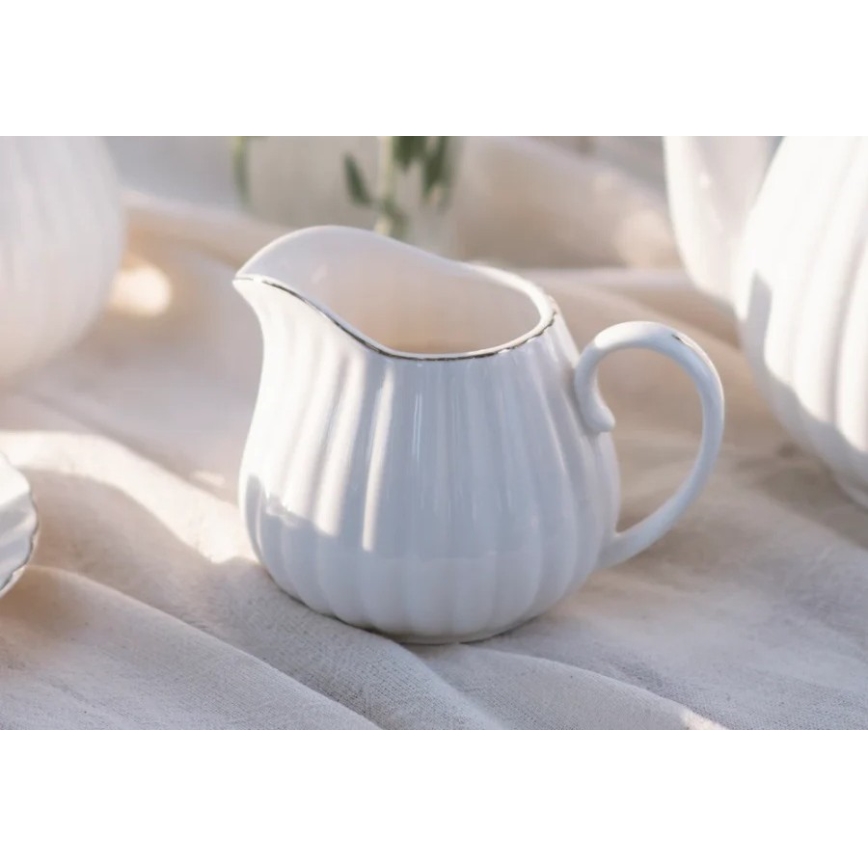 Conjunto de café em porcelana, 15 peças — branco